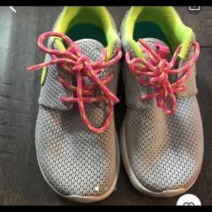 ❌SOLD❌Girls Nike Roshe